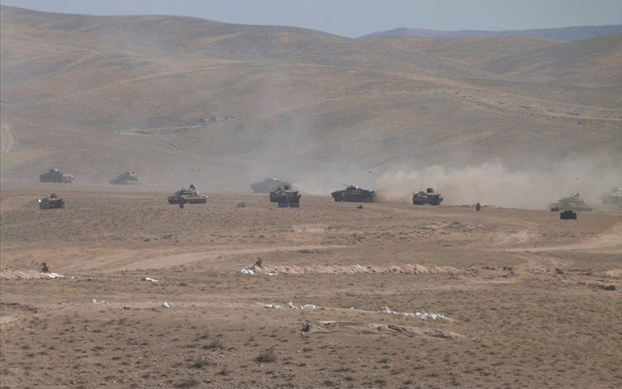 Türkiye ve Azerbaycan'ın geniş kapsamlı ortak askeri tatbikatı sürüyor