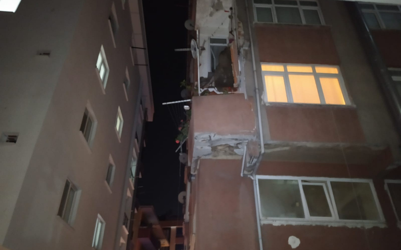 Bahçelievler’de yıkım kararı olan binanın balkonu çöktü: 1 yaralı