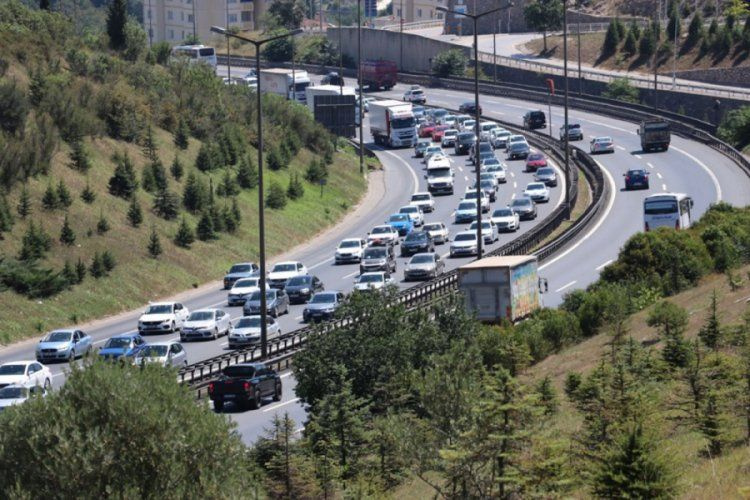 Bayram dönüşü trafik yoğunluğu! İstanbul trafiği kilitlendi