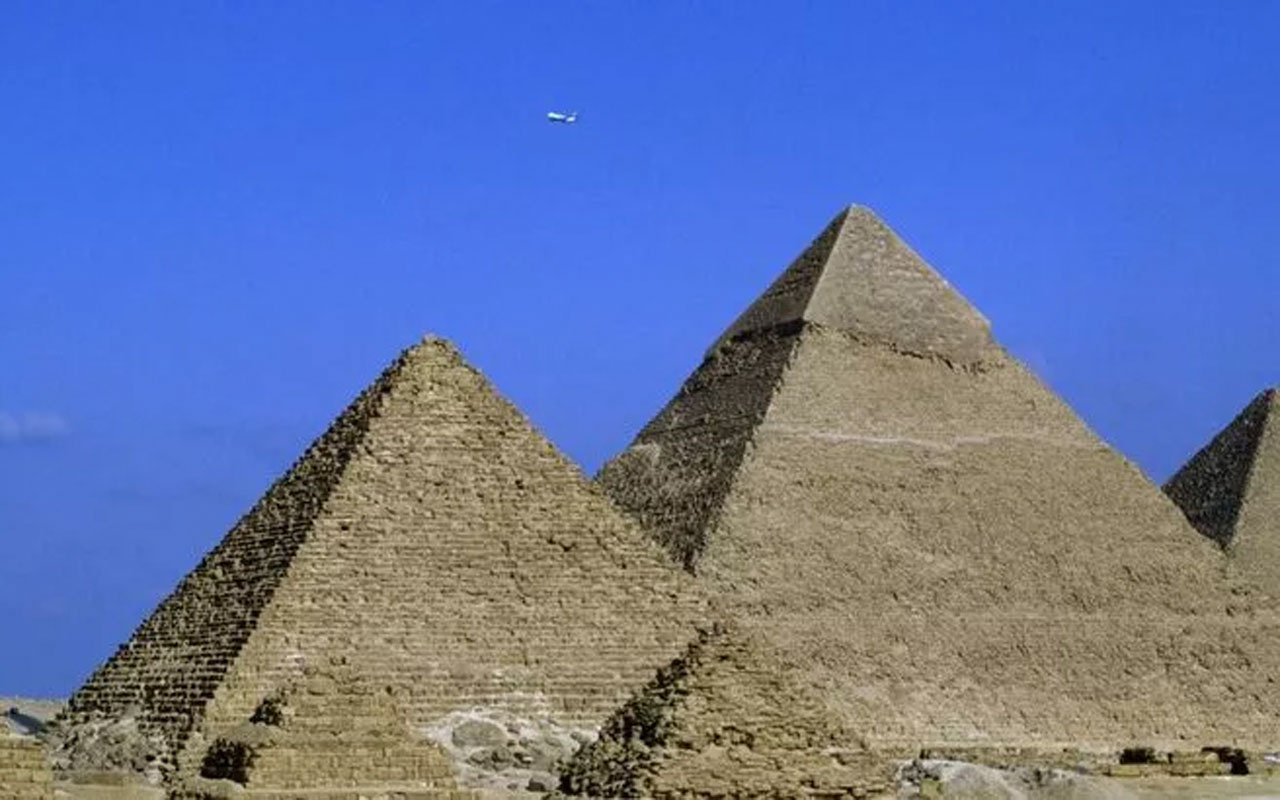 Mısır'dan 'piramitleri uzaylılar yaptı' diyen Elon Musk'a yanıt