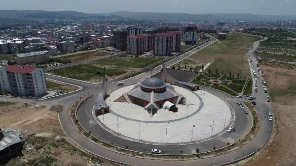 Türkiye'nin ilk ay-yıldızlı camisi! Sivas'ta ibadete açılıyor