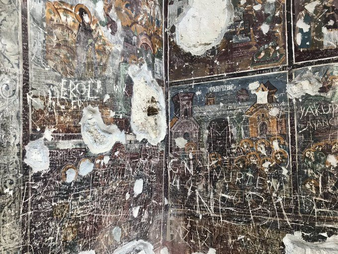Tarihi rezalet! Trabzon'daki Sümela Manastırı’nda fresklerin suratları parçalandı