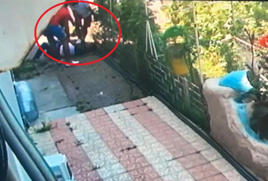 Bursa'da üzerine oturup hemşire ablasını 9 yerinden bıçakladı!