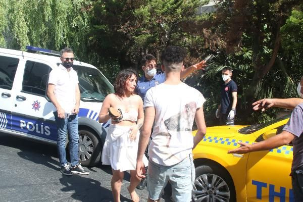 İstanbul'da yarı çıplak sokakta kavga edip taksiciye saldırdılar