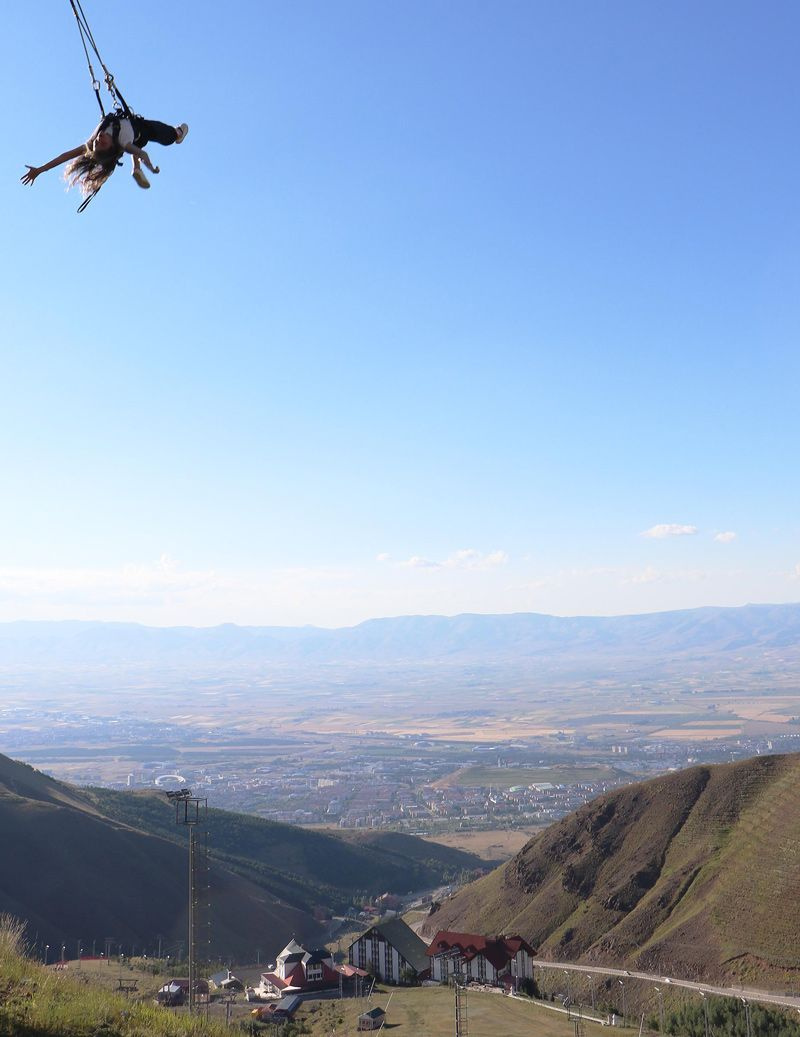 Erzurum Palandöken zirvesinde 'insan sapanı' bir kez binen bir daha biniyor