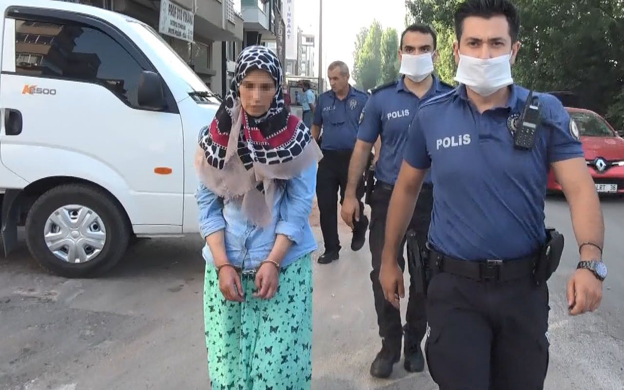 Bursa'da evde ne var ne yok kapıya attı polis devreye girdi