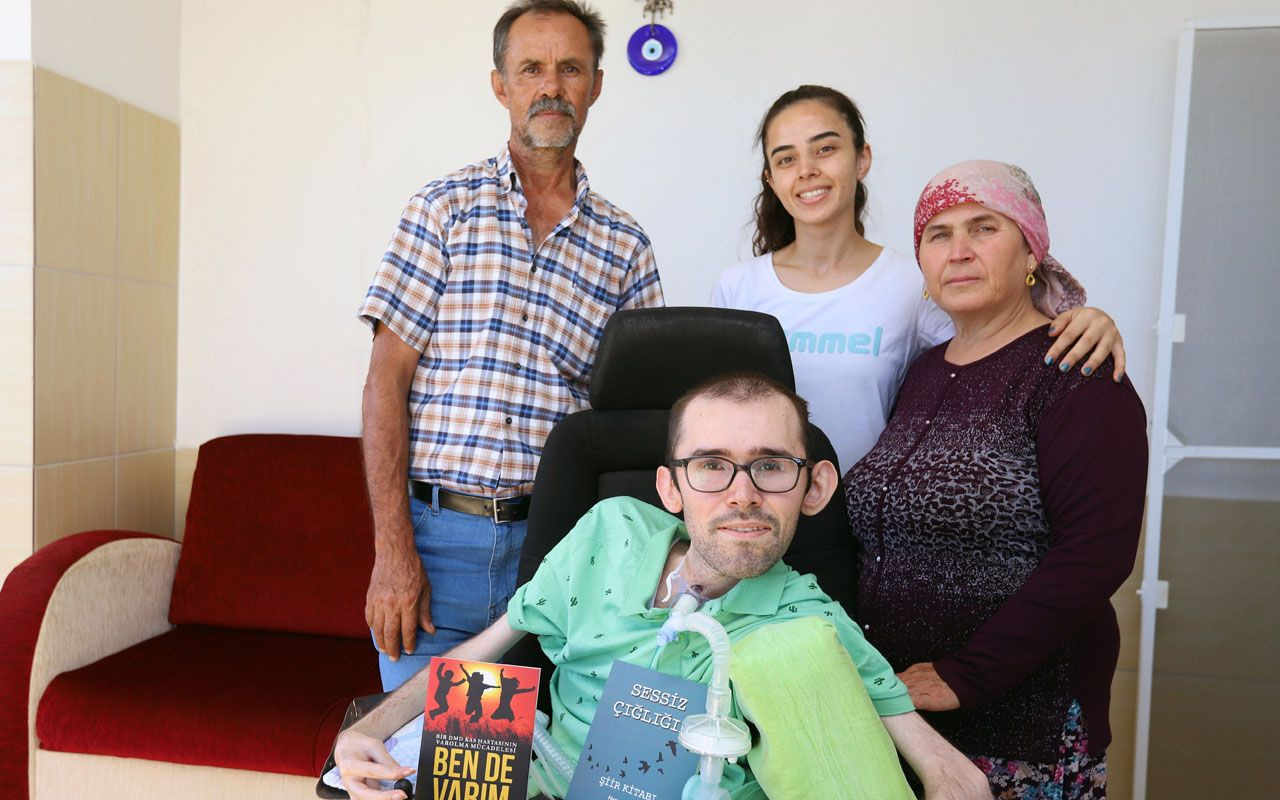 Mersin'de DMD kas hastası Harun'un edebiyat ve Galatasaray aşkı