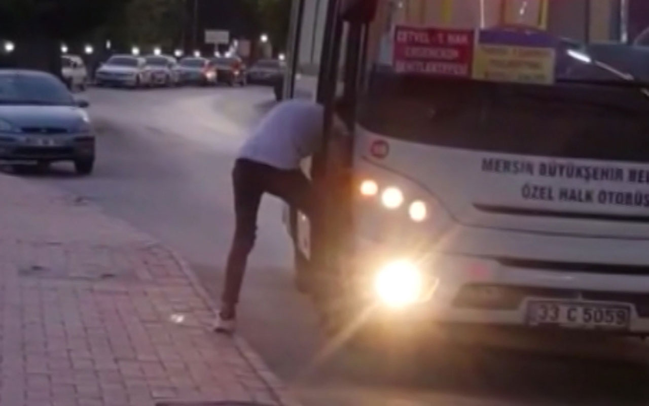 Tarsus'ta otobüsü durdurdu binmek yerine eşikte ayakkabılarının bağcıklarını bağladı