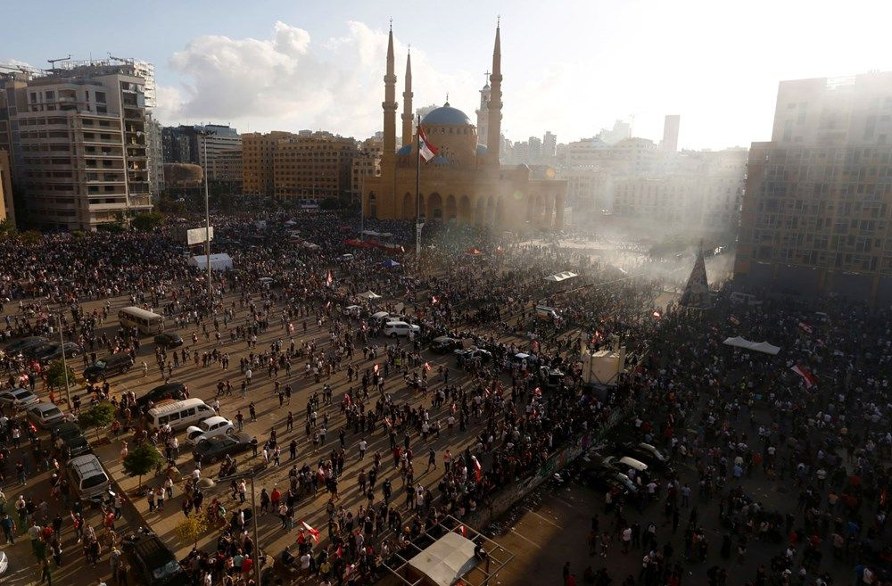 Beyrut fena karıştı! Göstericiler bakanlık binalarını bastı! 490 kişi yaralandı 1 polis öldü