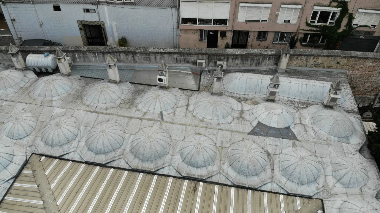 İstanbul Üsküdar'daki 472 yıllık tarihi camide tepki çeken klima görüntüsü