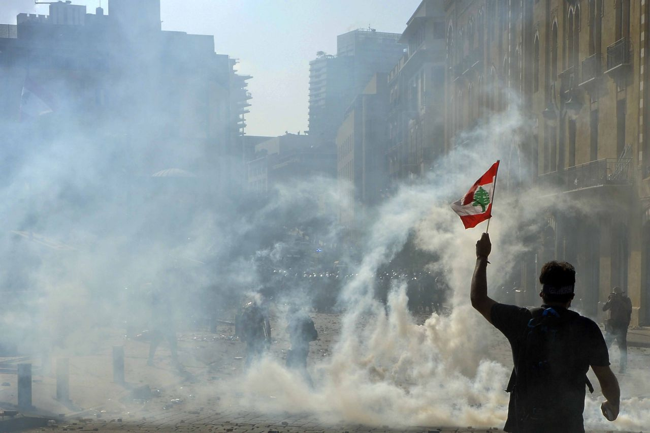 Beyrut'ta protestocular ile güvenlik güçleri arasında çatışma!