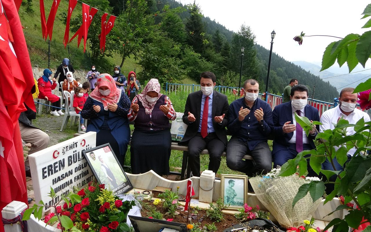 Trabzon şehidi Eren Bülbül mezarında anıldı Savcı Sayan ve Ağrılı annelerden ziyaret