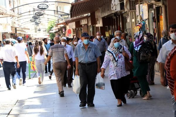 Vaka sayısının arttığı Gaziantep'te çarşılar dolu taştı!
