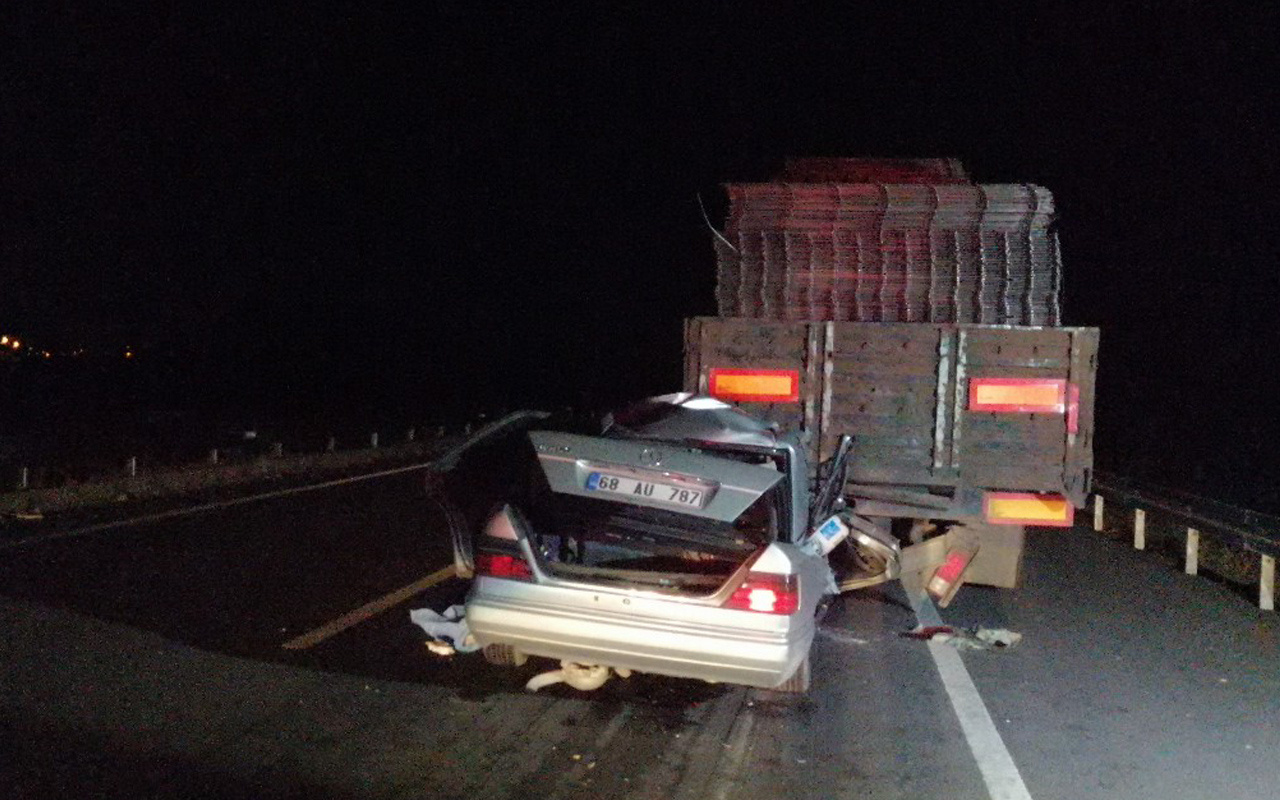 Kayseri'de TIR'a çarpan araçta bilanço ağır oldu