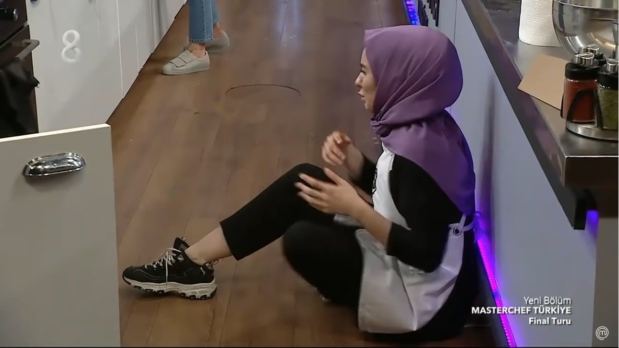 TV8 MasterChef Türkiye'de Büşra o hatayı yapınca kendisini yere atıp ağladı
