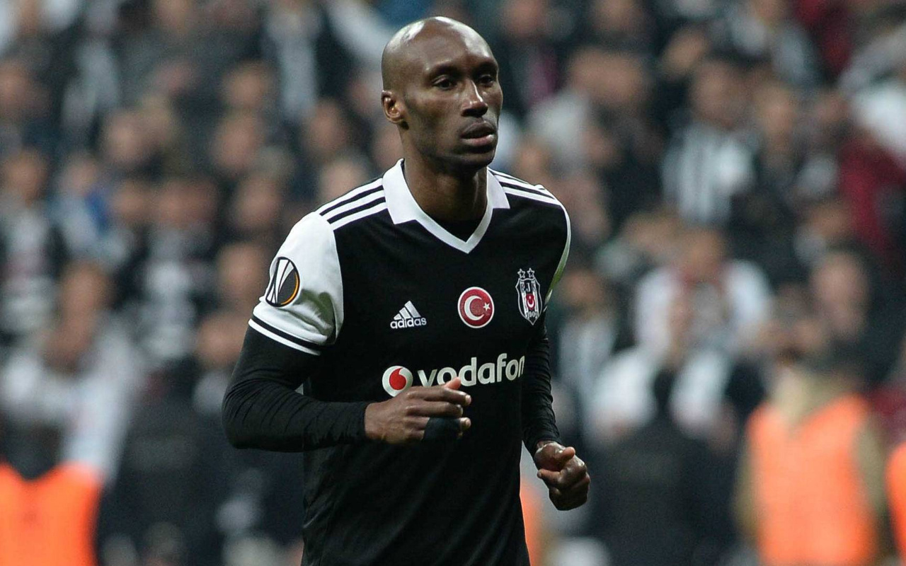 Beşiktaş deneyimli futbolcusu Atiba Hutchinson ile nikah tazeledi