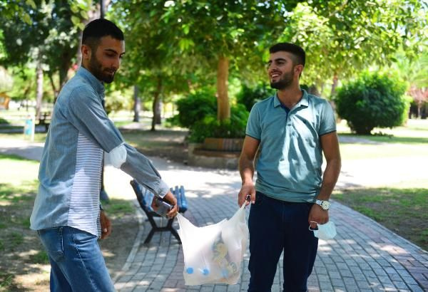 Vaka artıyor ama kimin umrunda! Adana'da maskeler kollarda