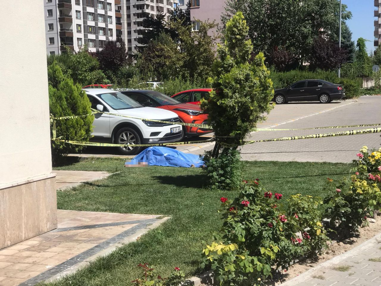 Kayseri'de 13'üncü kattan düşen genç hayatını kaybetti