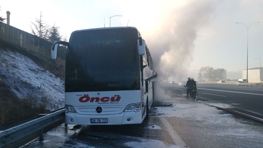 Facianın eşiğinden dönüldü!  Kocaeli'de seyir halindeki yolcu otobüsü yandı