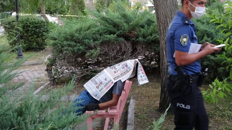 Antalya'da koronavirüste en çok korkulan oldu parkta otururken öldü