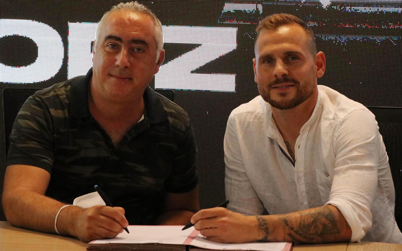 Yukatel Denizlispor Marvin Bakalorz'a imzayı attırdı