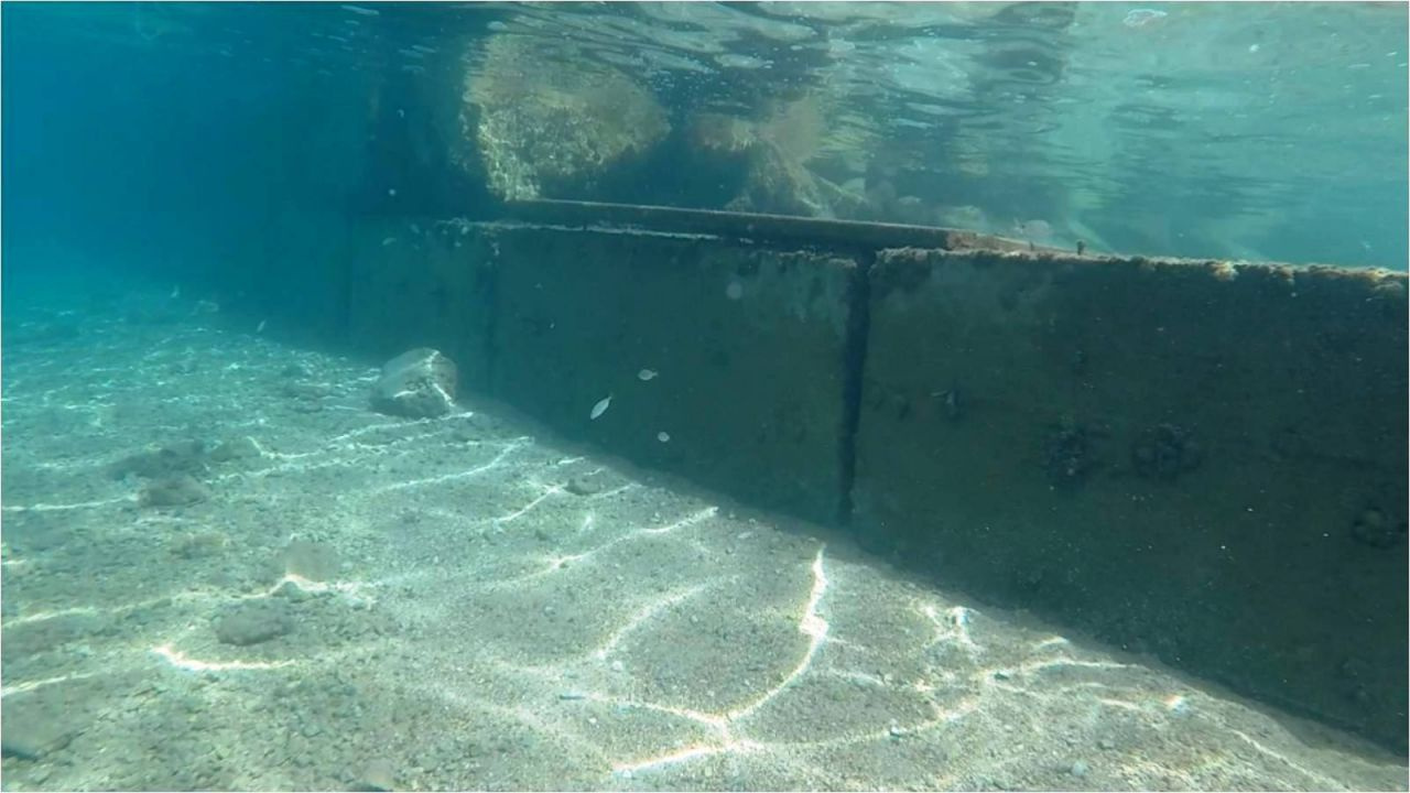 Su altı kamerası tespit etti! Muğla'da deniz dibindeki beton duvarlar