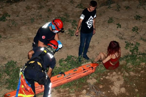 Antalya'da dereye düşen sarhoş kız bir saatte ikna edilerek kurtarıldı
