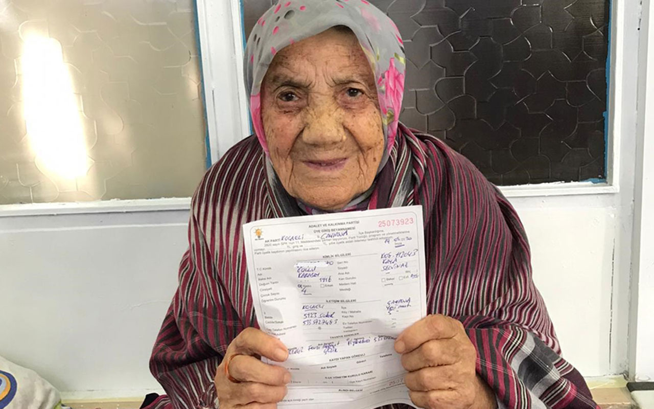 Erdoğan sevgisi 112 yaşındaki 'Güllü nine'yi parti üyesi yaptı