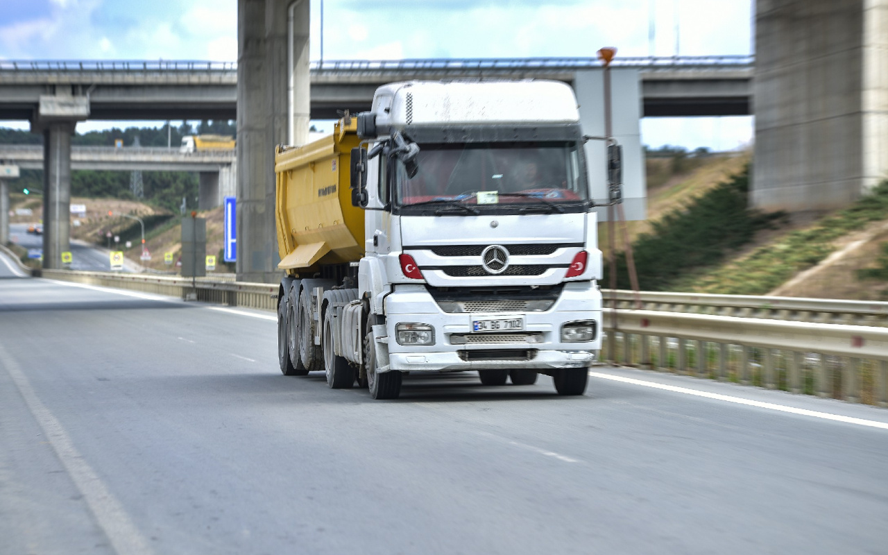 İstanbul'da hafriyat kamyonu tehlikesi