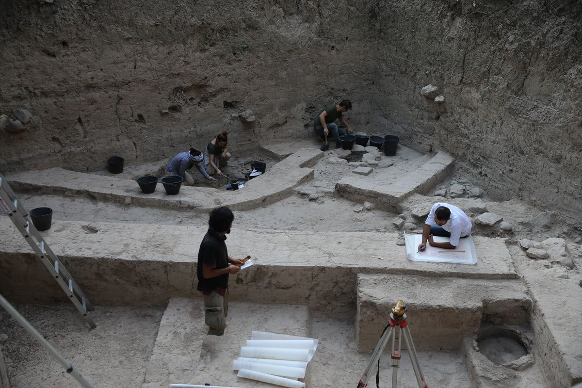 Hatay'daki kazılarda bulundu tam 3 bin 400 yıllık tablette bakın ne yazıyor!