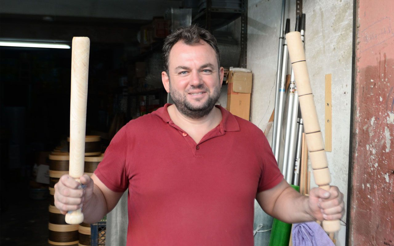 Adana'da sahası olmayan beyzbolun sopasına yoğun ilgi