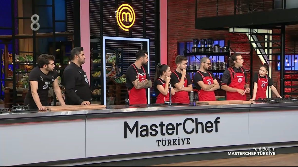 MasterChef'te mavi takımdan eleme potasına sürpriz isimler gitti Eray şefleri yaktı!