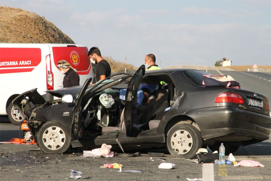 Erzincan'da feci kaza: Ölenler ve yaralılar var