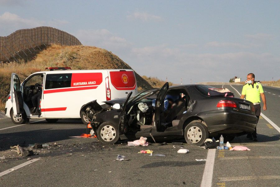 Erzincan'da feci kaza: Ölenler ve yaralılar var