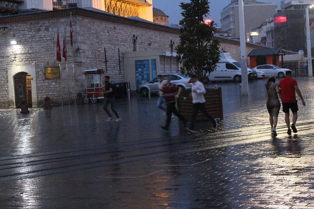 Meteoroloji'den İstanbul'a uyarı! Sel su baskını yıldırıma karşı dikkatli olun