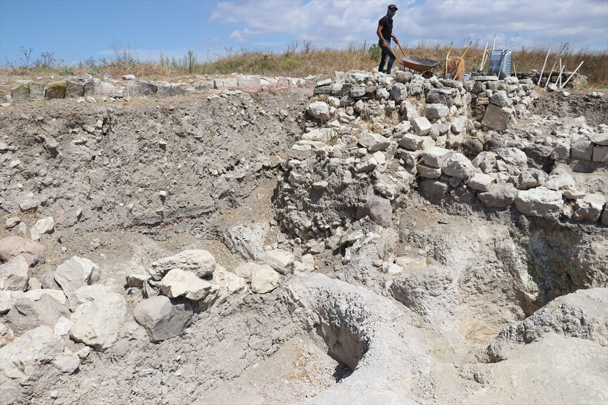 Balıkesir'de bulundu 2 bin 600 yıllık Lidya mutfağında 'fare kafatası'