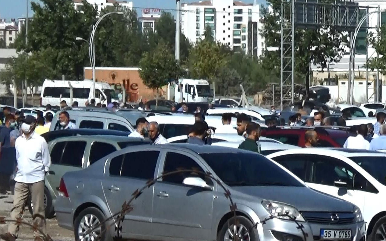 Burası Diyarbakır! 2.el otomobil pazarında endişe yaratan görüntü