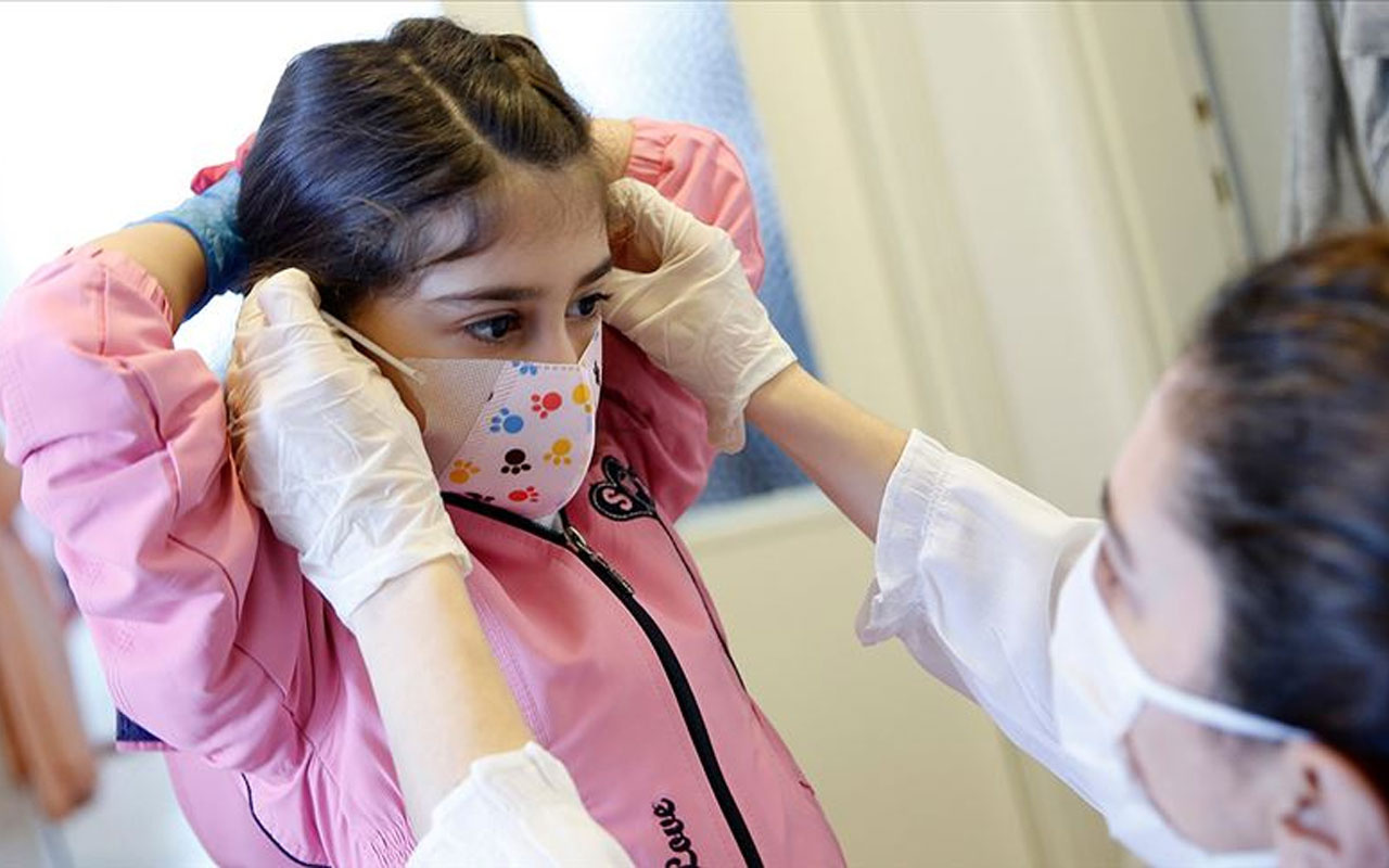 Dünya Sağlık Örgütü'den  12 yaş ve üzeri çocuklara maske uyarısı!