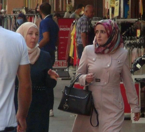 Vaka sayısı artan Gaziantep'te sosyal mesafe ve maske yine unutuldu