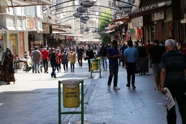 Vaka sayısı artan Gaziantep'te sosyal mesafe ve maske yine unutuldu