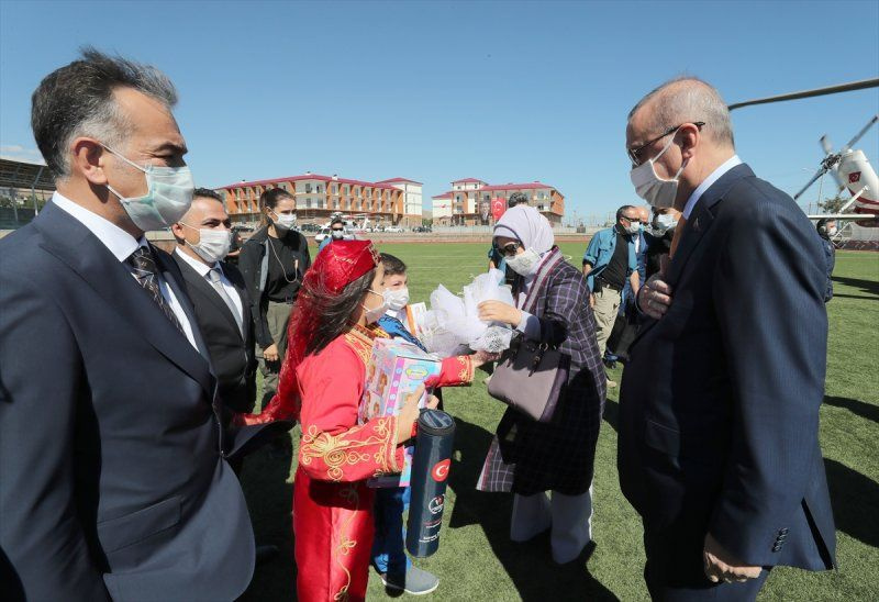Cumhurbaşkanı Erdoğan ve Devlet Bahçeli Ahlat'ta! Birlikte hatıra pozu verdiler