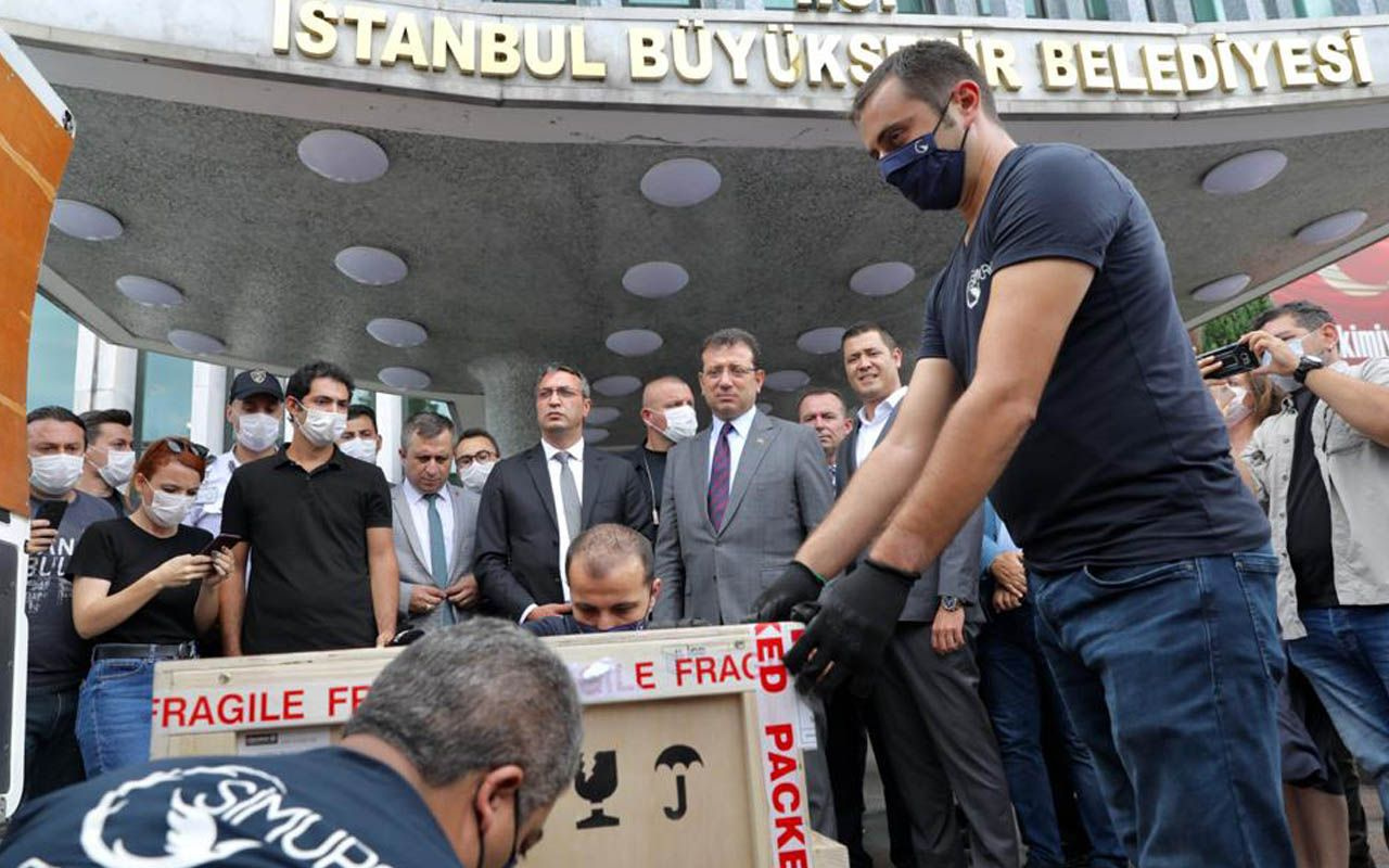 Fatih Sultan Mehmet'in tablosuna karşılama İstanbul Saraçhane binasına konuldu