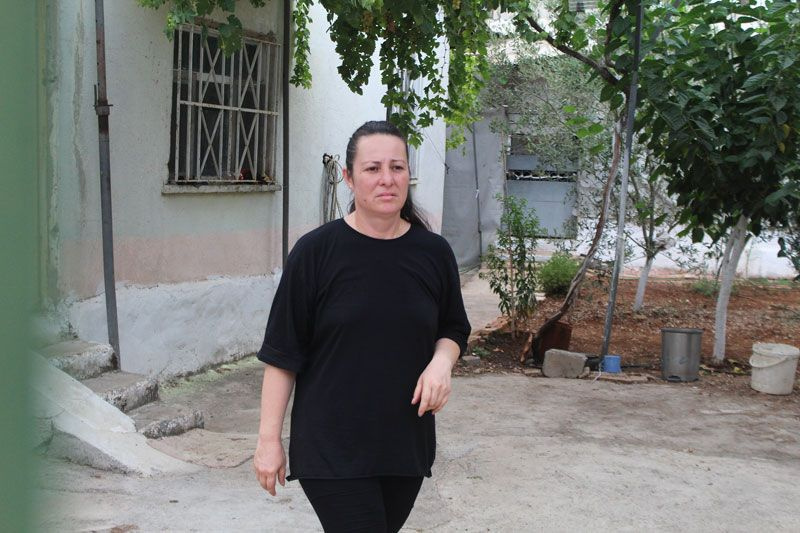 Antalya'da 3 aydır evinden çıkamıyor kapılara kilit üstüne kilit taktırdı