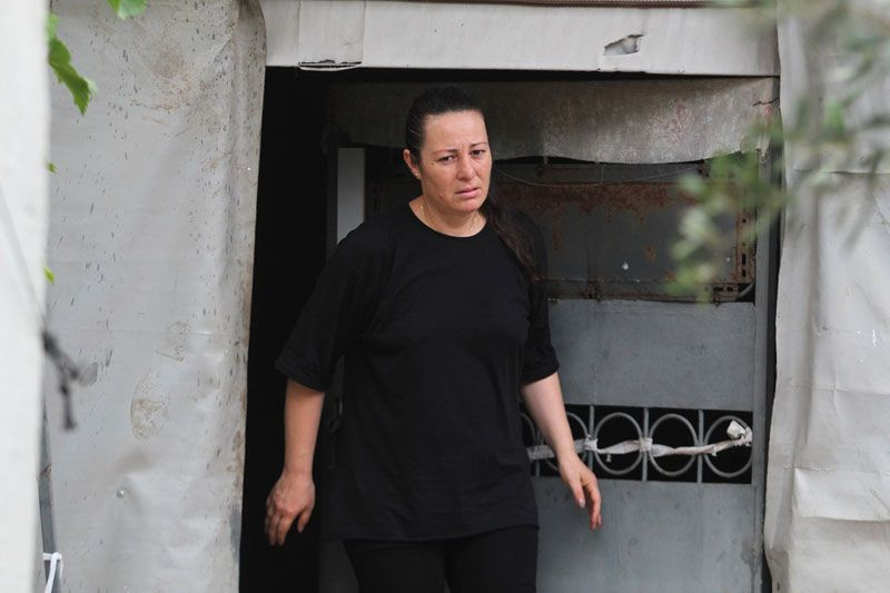 Antalya'da 3 aydır evinden çıkamıyor kapılara kilit üstüne kilit taktırdı