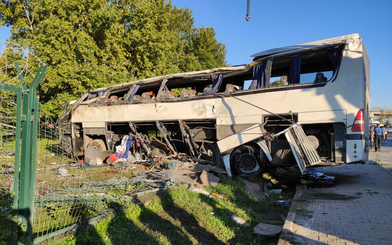 Eskişehir’de servis otobüsü devrildi: 2 ölü