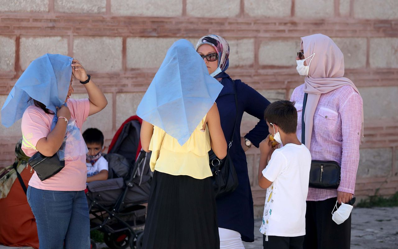 Ayasofya Camii'ne şort ve dekolteli giriş yasak artık böyle girilecek
