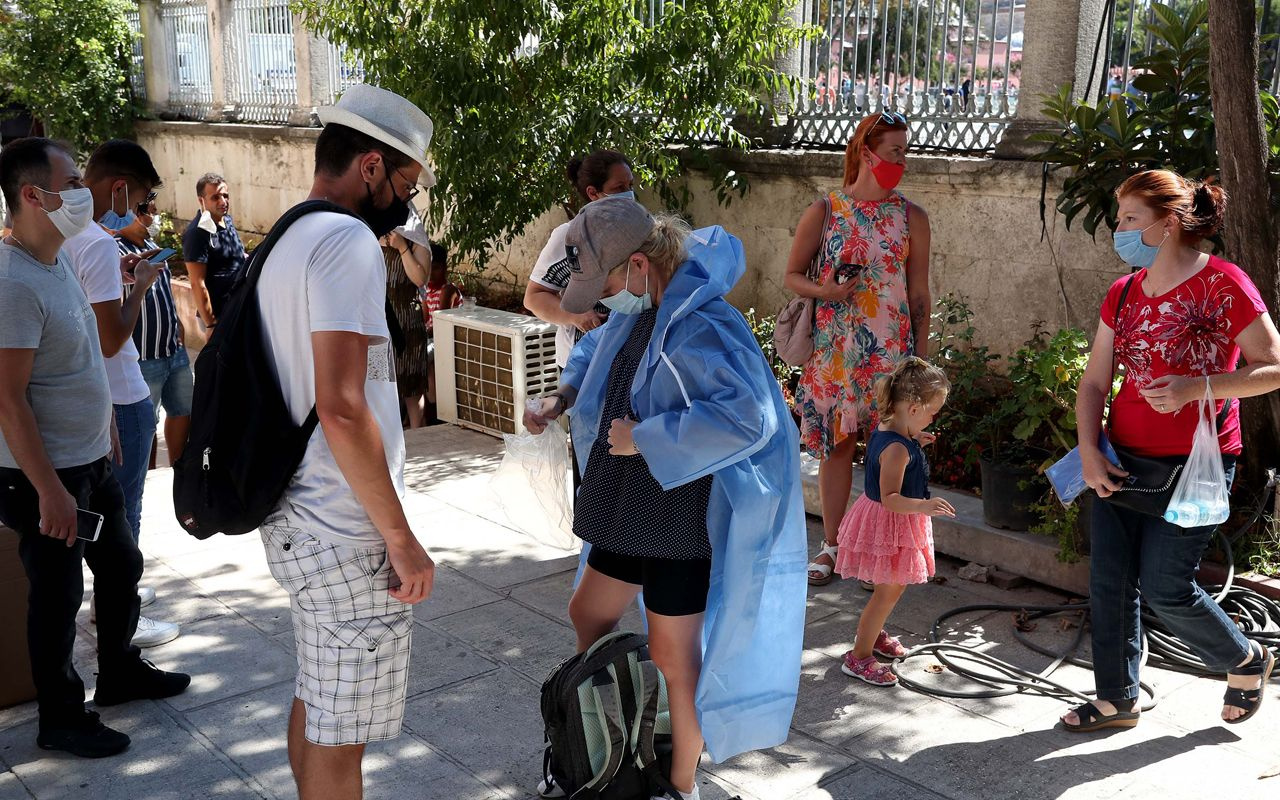 Ayasofya Camii'ne şort ve dekolteli giriş yasak artık böyle girilecek