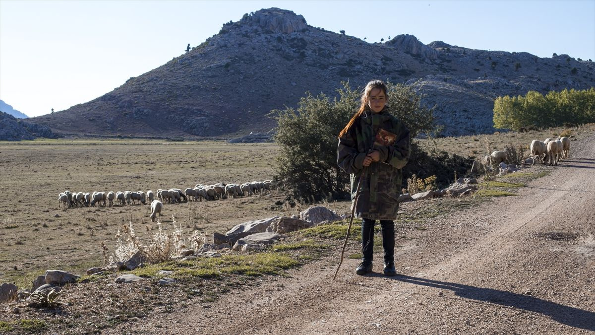 Antalya dağlarında bir çiçek! Toroslar'ın kardeleni: Yörük kızı Emine