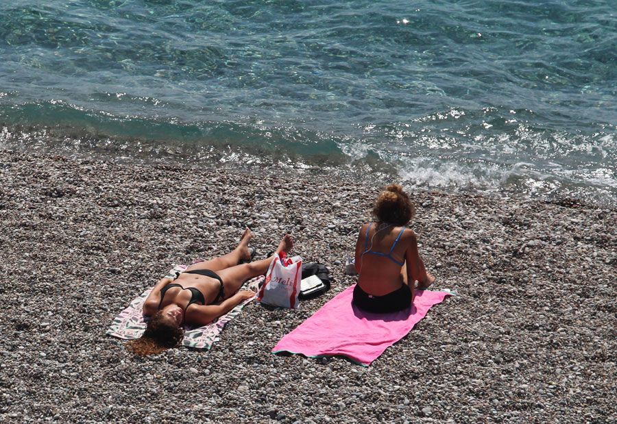 Antalya'da kavurucu sıcak termometreler 43 dereceyi gösterdi