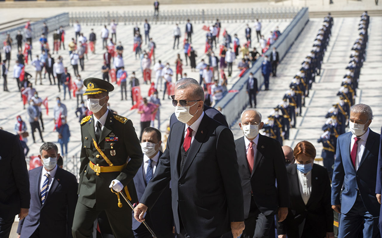 Devletin zirvesi Anıtkabir'de 30 Ağustos törenleri başladı Erdoğan'dan Doğu Akdeniz mesajı